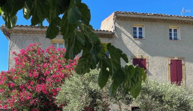 PRINCE DE PROVENCE apartment for 2 on 1 floor pets allowed under 18 kg