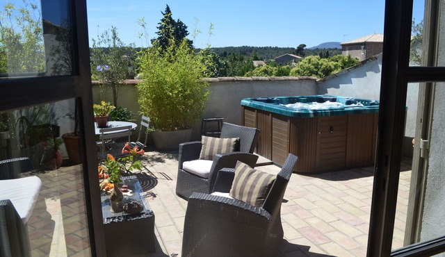 Private Jacuzzi in Minervois, beautiful cottage of character, charm, relaxation, terroir in Castelnau-D'aude