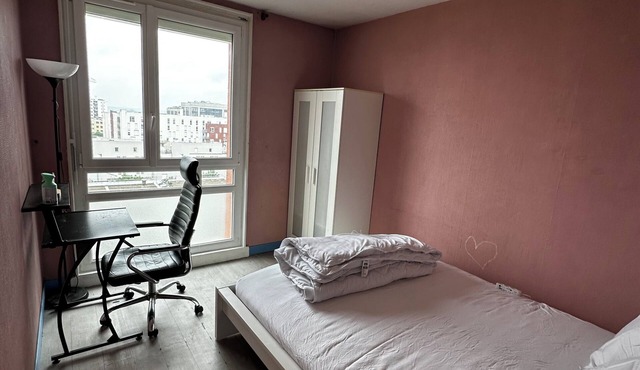Private King Room 5 min Metro Paris/Orly