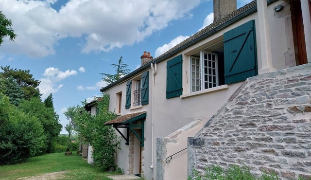 Private, recently renovated 2 bedroom 2 bedroom home in Mellecey - Burgundy