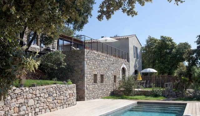 Propriété Exceptionnelle Avec Vue, sud de France 15 Pers, Superbe Piscine in Corconne