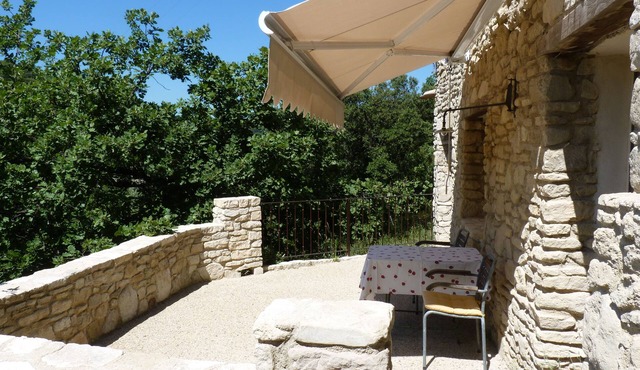 Provencal stone cottage 2 pers. Welcome dog. Swimming pool . Wlan .