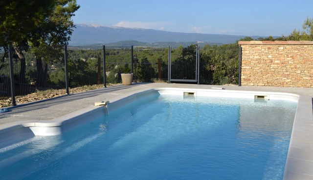 PROVENCAL VILLA WITH MAGNIFICENT VENTOUX VIEW IDEAL FOR FAMILIES OR FRIENDS