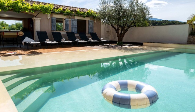 Provencal villa Sainte Colombe, swimming pool, view of Mont Ventoux