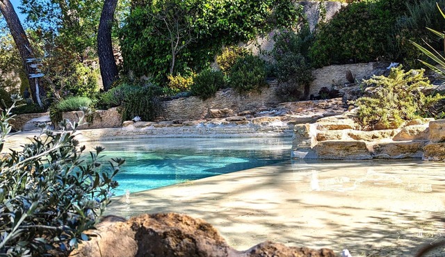 Provencal villa with pool in the heart of Luberon