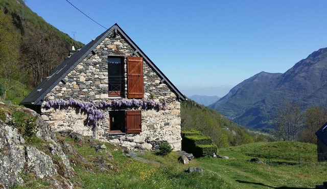 Pyrenees Paradis, fun barn charm