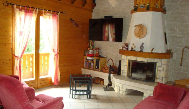 Quiet chalet for 8, fireplace, private parking