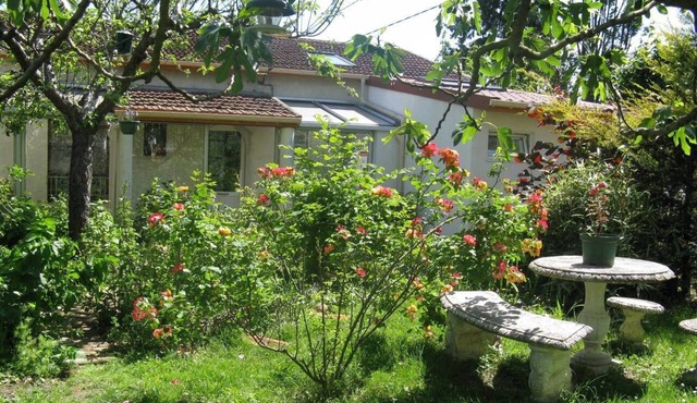 Quiet green setting 20 minutes from central Paris