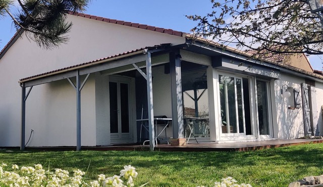 Quiet house 5 minutes from Les Vaux de Cernay, garden + private parking