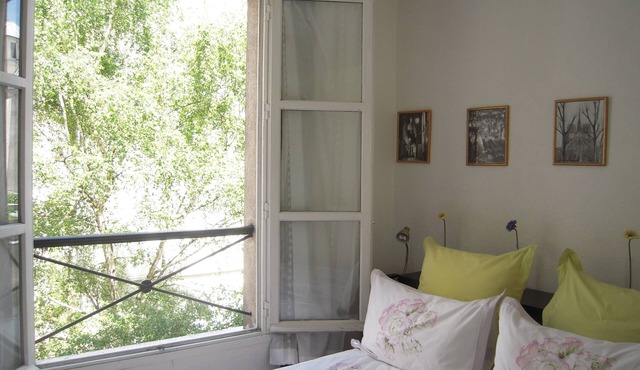 QUIET NEST FOR LOVERS IN THE HEART OF PARIS!