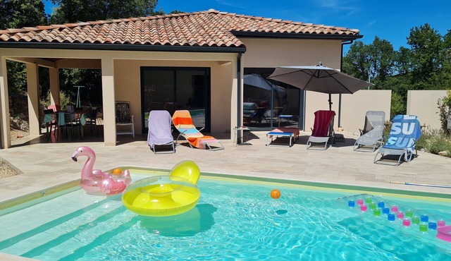 Recent villa with air conditioning and private pool on the heights of Barjac