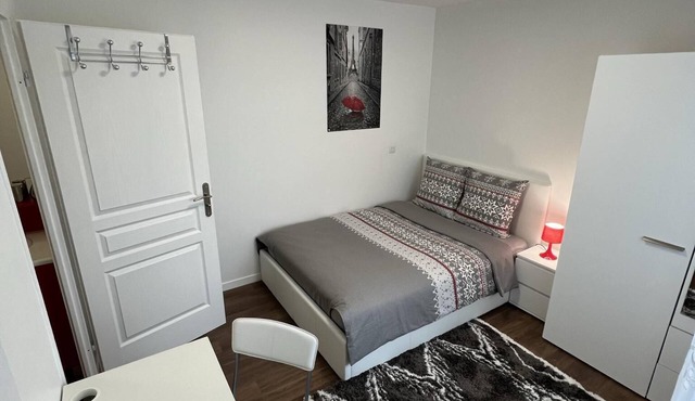 Remarkable 1-Bed Apartment in Rosny-sous-Bois