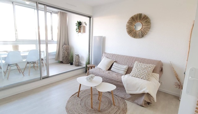 Renovated Boho Studio ☀ Pool | Beach | Queen-size bed in La Grande Motte