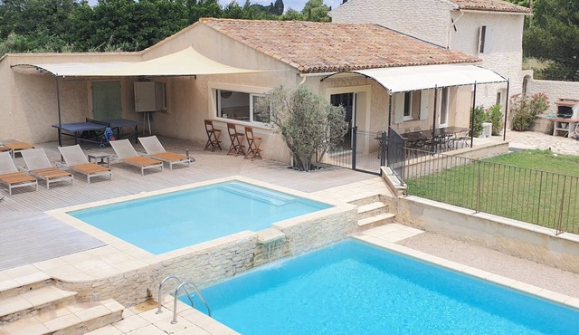 Renovated country house, ideal for 3 families, with heated pool, tennis.