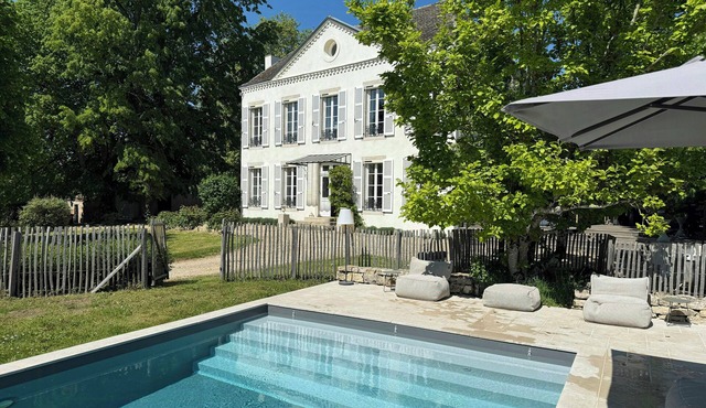 Renovated family château in Burgundy near Beaune