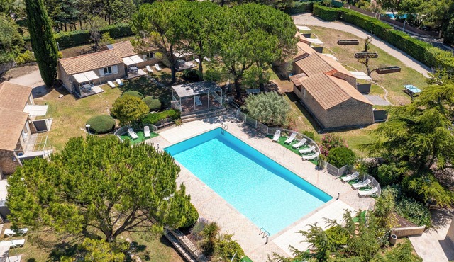 Rental with pool and terrace n°3