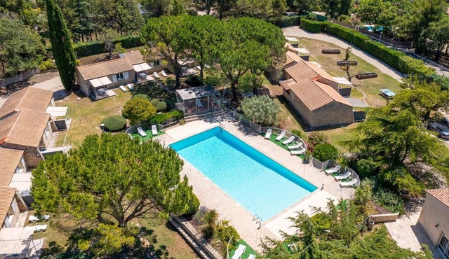Rental with pool and garden n°16