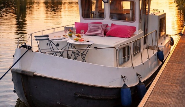 Riverboat with dockside terrace or navigation option WITHOUT PERMIT