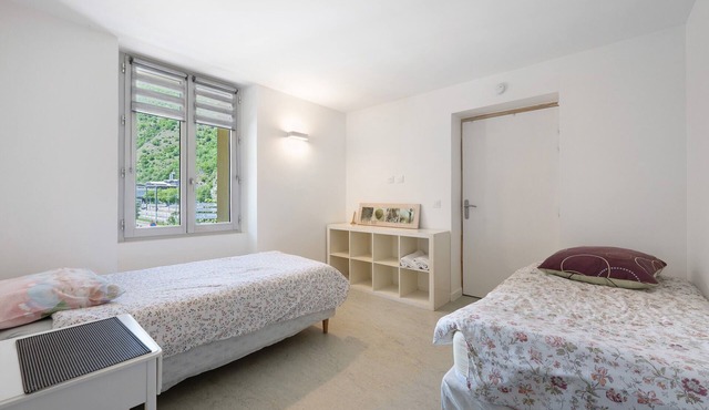Room 6 – Le Toit Vert Hostel: Simple, Friendly Stay in the City Center