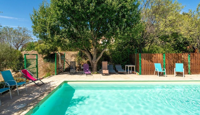 Room 'Chambre Verte' with Private Pool, Shared Terrace and Wi-Fi
