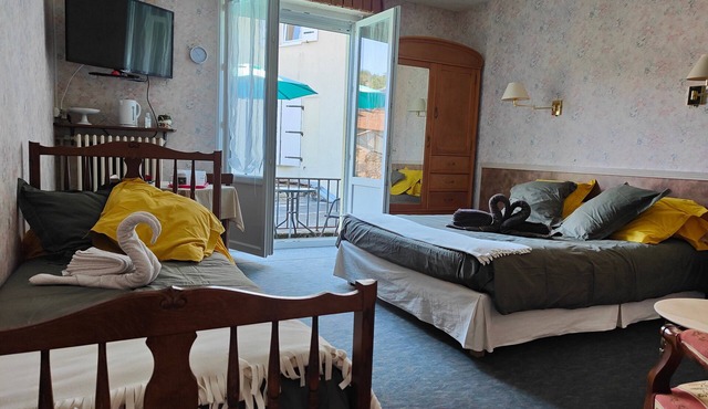 Room “Domaine du Peuplier” with Shared Terrace, Balcony and Wi-Fi