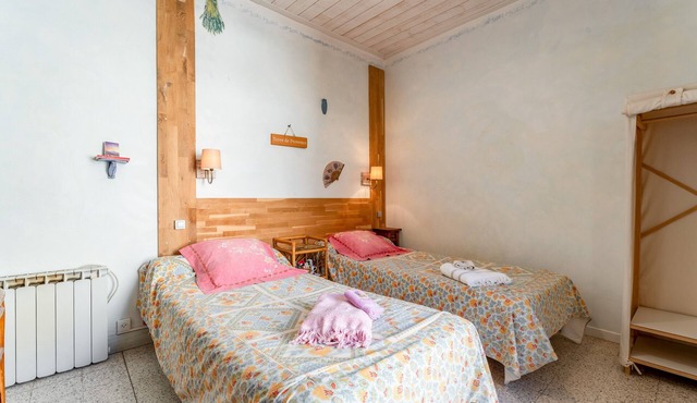 Room 'Terre De Provence' with Shared Terrace, Shared Garden and Wi-Fi