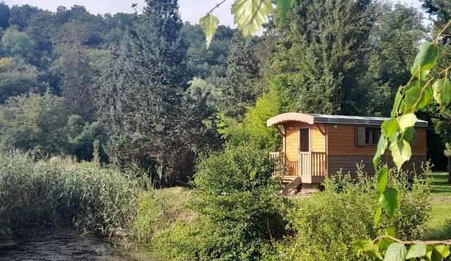Roulotte Écologique en Pleine Nature Dans un Écolieu