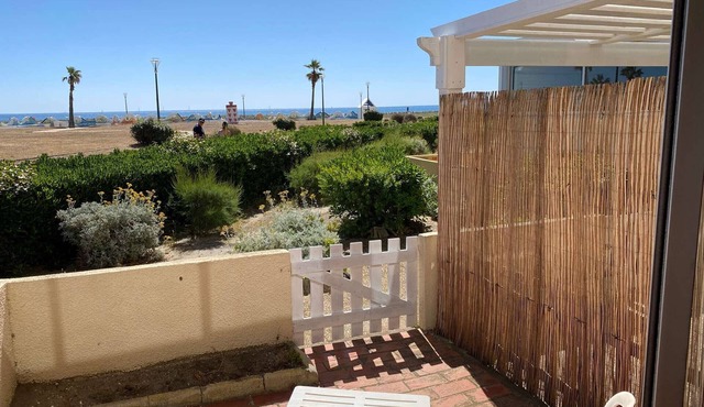 Seaside studio for 3 pers with parking