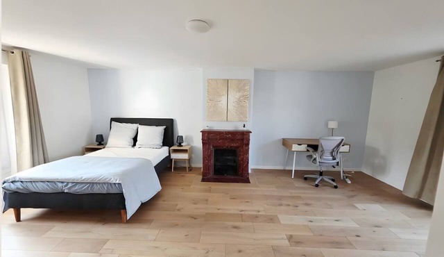 Second-Floor Room with Private Garden and Wi-Fi in Essômes-sur-Marne