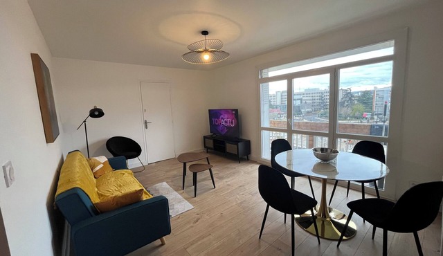 Skyview Apartment 4 Bedrooms + Parking