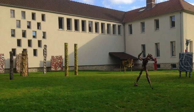 Sleep in nature, in an art center!