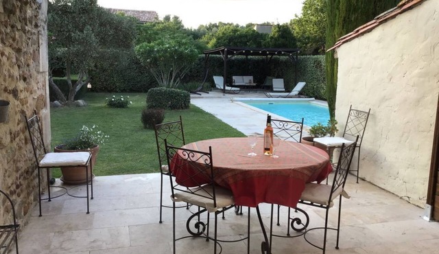 Small farmhouse with AC in the Alpilles, 15 mn baux de Provence, 3mn Mouries
