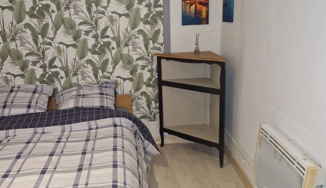 Small furnished apartment close to shops and tourist attractions