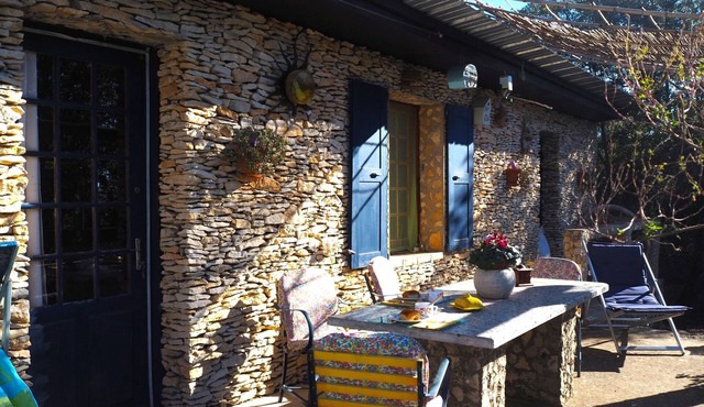 Small stone chalet with private terrace, Villes-sur-Auzon