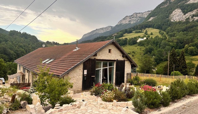 Spacious 2* Gite-Nid in the authentic Vercors near all amenities