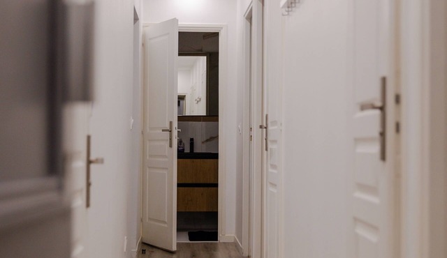 Spacious 3-bedroom apartment with AC and WiFi in charming Vincennes