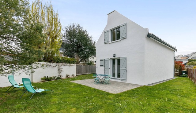 Spacious Charming House by the Marina