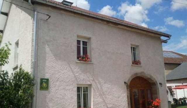 Spacious family cottage with full amenities in Briaucourt