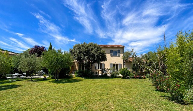 Spacious holidayhouse with terrace and Mont Ventoux view