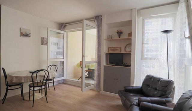 Spacious studio in city center - 4 guests