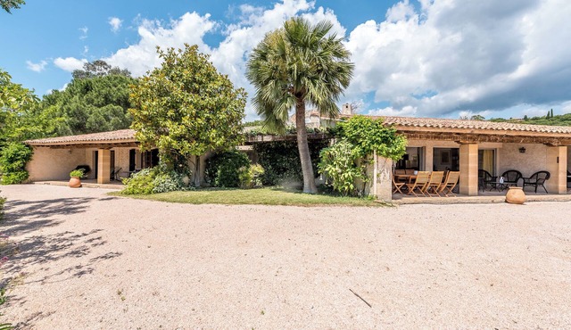 Spacious very Quiet 4-bedroom Villa 1 km from Gulf of St Tropez