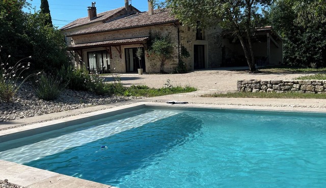 "Stone farmhouse – private pool, 5 bedrooms, wooded grounds – Drôme Provençale"