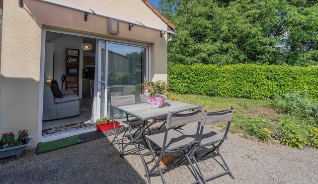 Studio Apartment 'Jardin Fleuri - Proche Foix' with Mountain View, Private Terrace and Wi-Fi