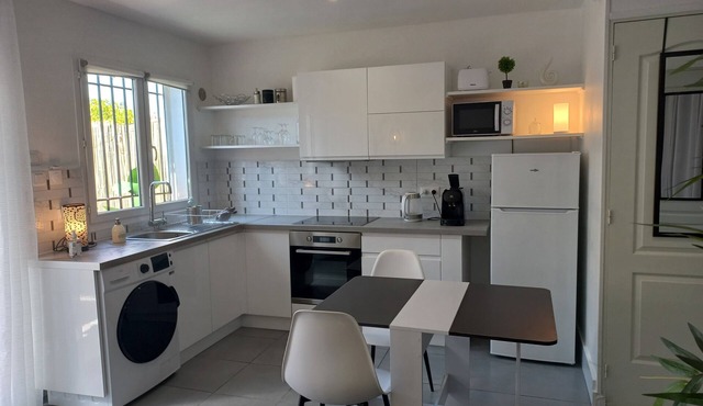 Studio apartment with parking and outdoor area - 20 minutes from the beach in Perpignan
