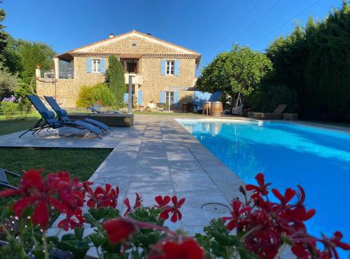 Studio avec terrasse privative et piscine