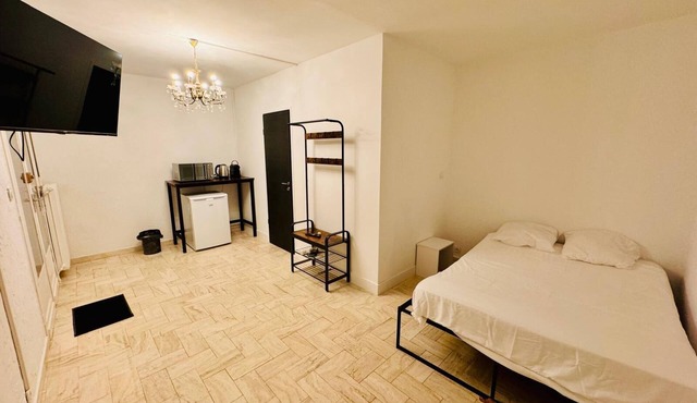 Studio/Bedroom with Garden