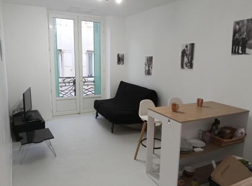 Studio Cocon cosy Petit Colin - lit 140 et canapé convertible BZ -Wifi gratuit -Boite à clés-Linge de lit et toilette offerts à partir de 4 nuits in Graulhet