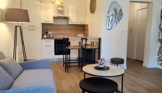Studio-Ensuite with Shower-Street View-Le nid Coco