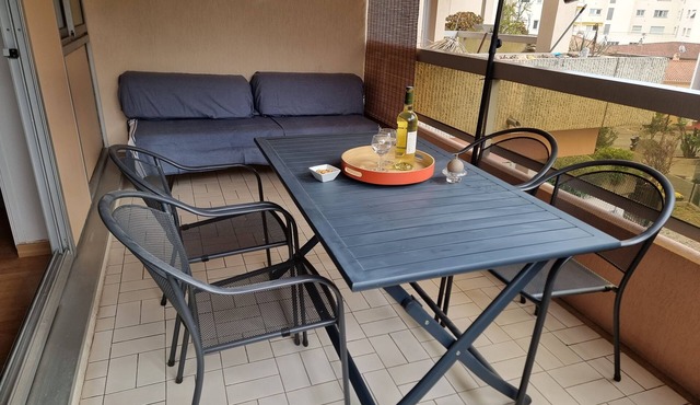 Studio in Residence with swimming pool and solarium, 5 minutes from the beach