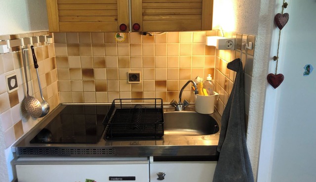 Studio in well maintained residence with caretaker in the mountains 1400m.